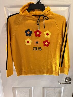 Women’s small Yellow Floral Appliqué Hooded Crew Sweater KC sports.
